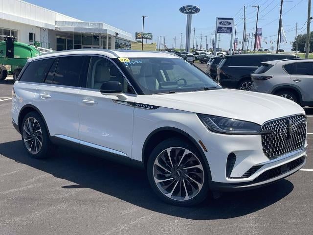 2026 Lincoln Aviator Reserve in Pristine White Metallic Tri-Coat — front three-quarter view