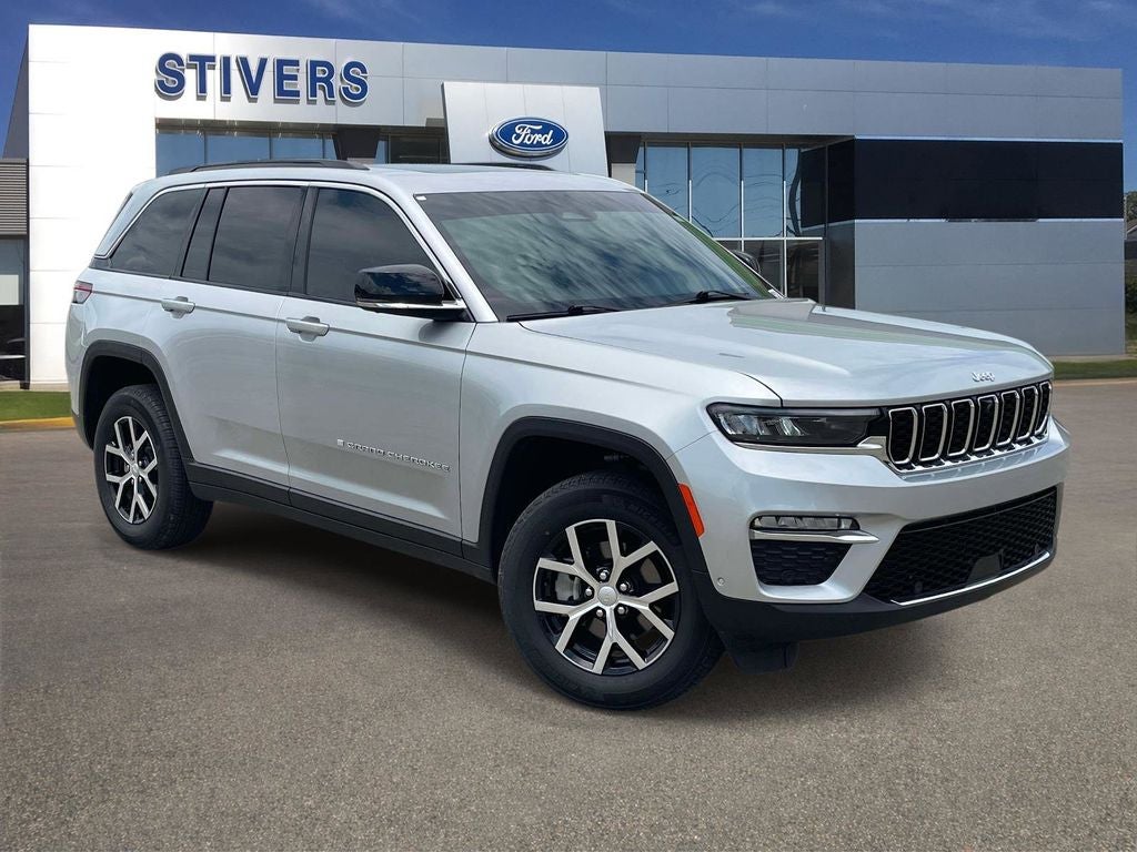 2025 Jeep Grand Cherokee Limited in Silver Zynith — front three-quarter view