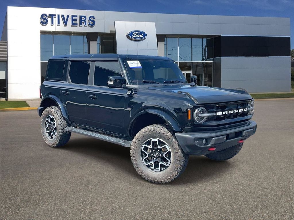 2024 Ford Bronco Outer Banks in Shadow Black — front three-quarter view