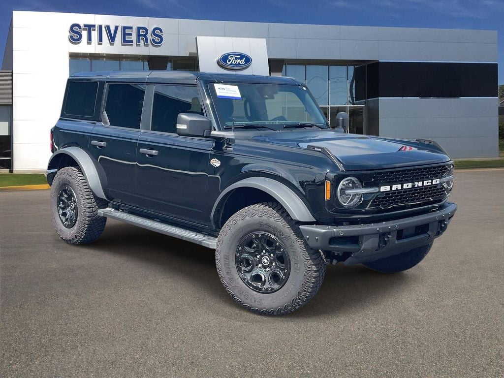 2024 Ford Bronco Wildtrak in Shadow Black — front three-quarter view