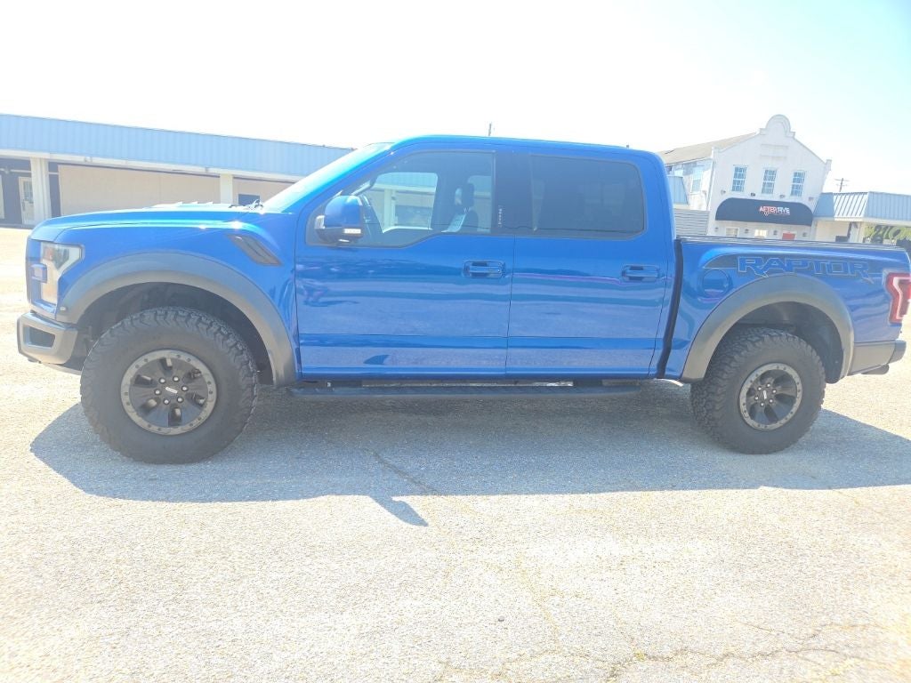 2017 Ford F-150 — interior view