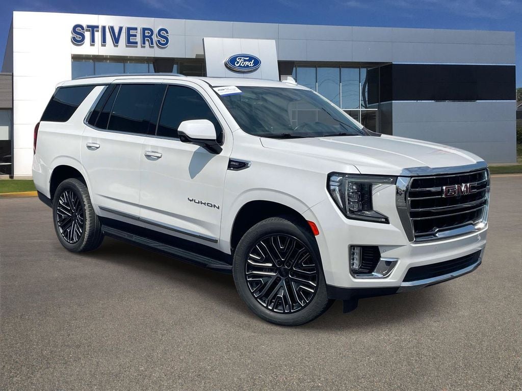 2022 GMC Yukon SLT in White Frost Tricoat — front three-quarter view
