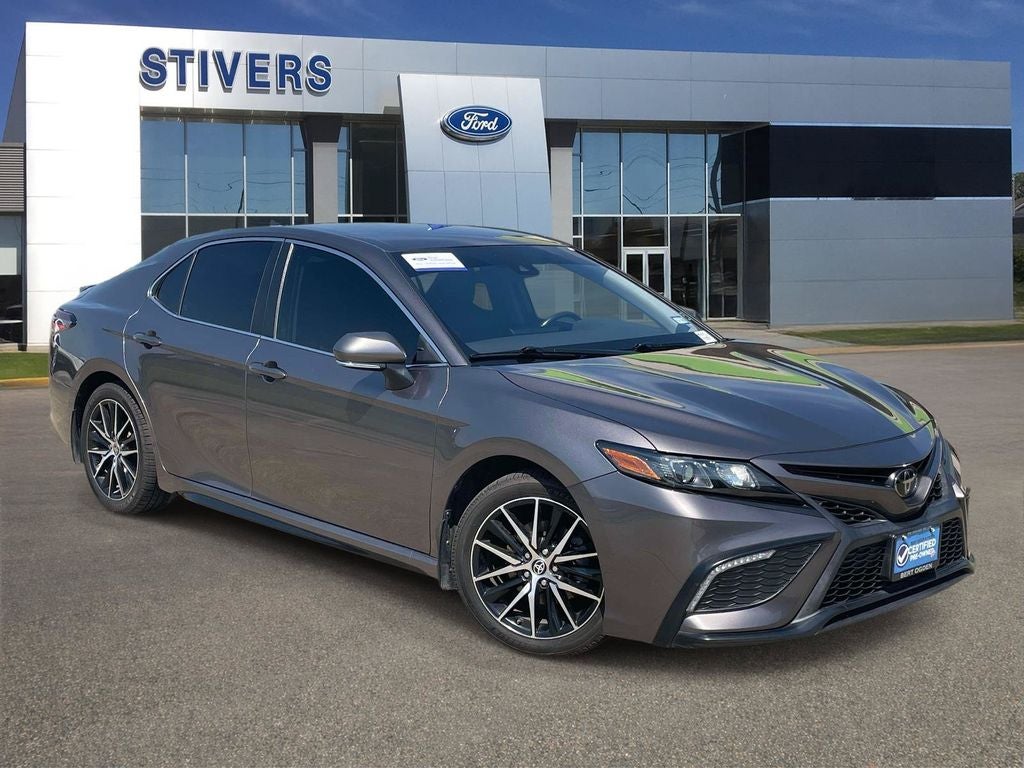 2022 Toyota Camry SE in Predawn Gray Mica — front three-quarter view