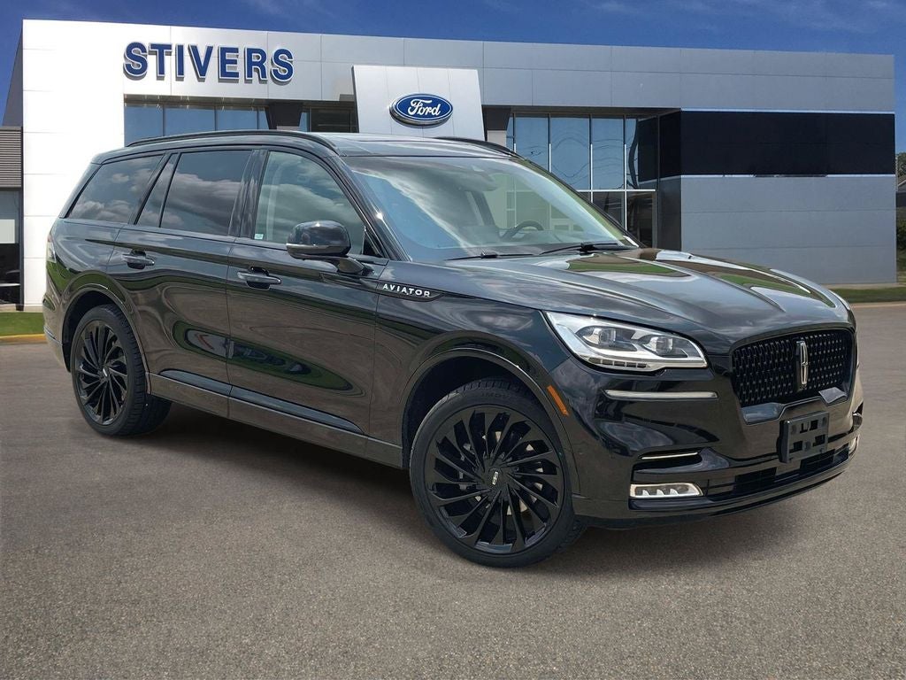 2022 Lincoln Aviator Reserve in Black Metallic — front three-quarter view