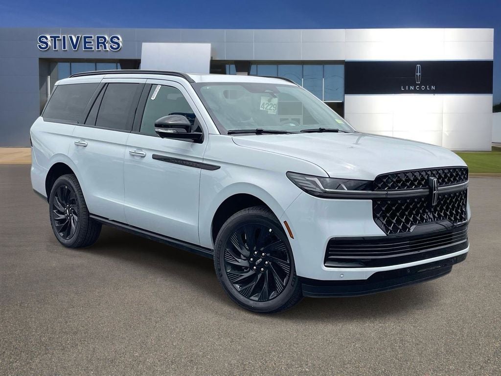 2026 Lincoln Navigator Reserve in Crystal White Metallic Clearcoat — front three-quarter view