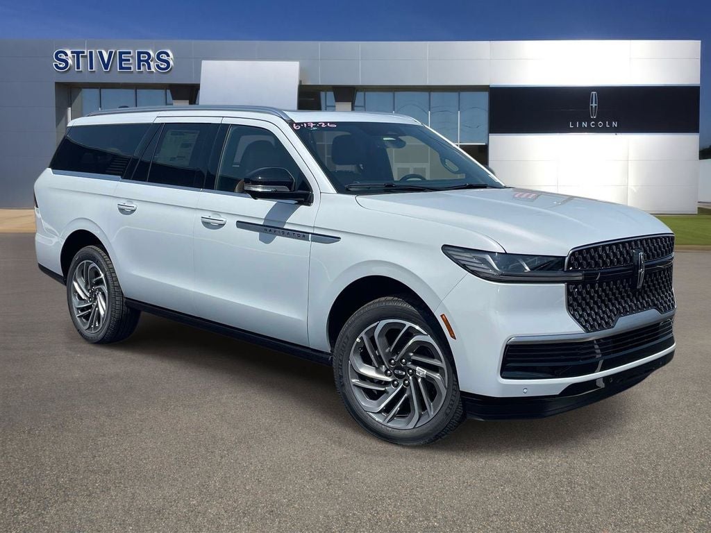 2026 Lincoln Navigator L Reserve in Crystal White Metallic Clearcoat — front three-quarter view