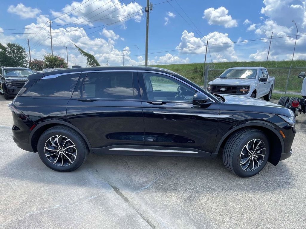 2026 Lincoln Nautilus — side profile view
