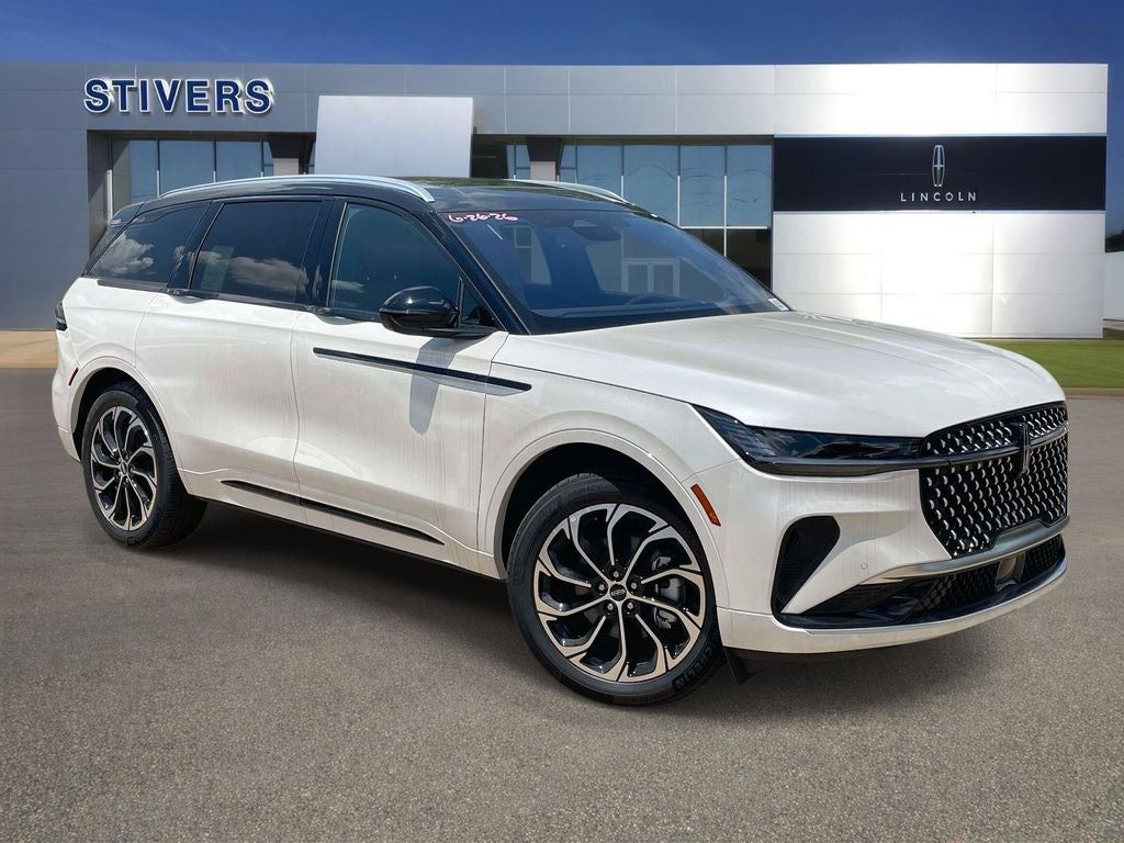 2026 Lincoln Nautilus Reserve in White Platinum Clearcoat Metallic — front three-quarter view