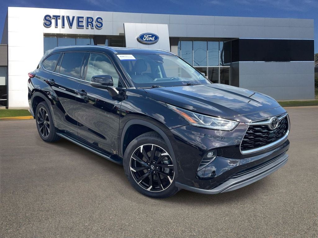 2021 Toyota Highlander Limited in Amber — front three-quarter view